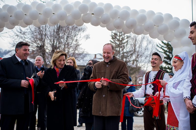 Inauguration ceremony of the reconstructed town park in Kamenicë/a. Photo: UNDP / Arben Llapashtica