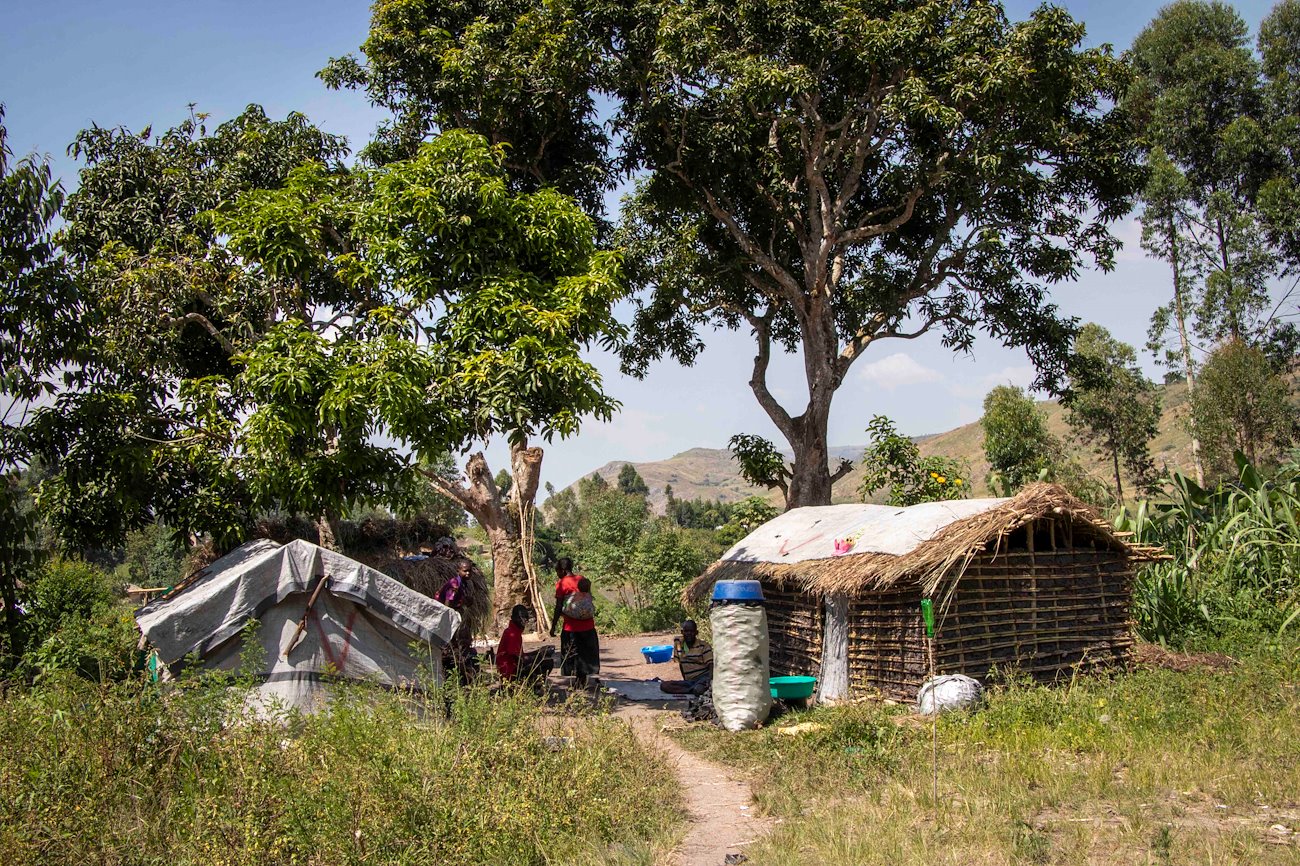 Kotoni, Ituri Province. A displaced family gather at their makeshift hut.