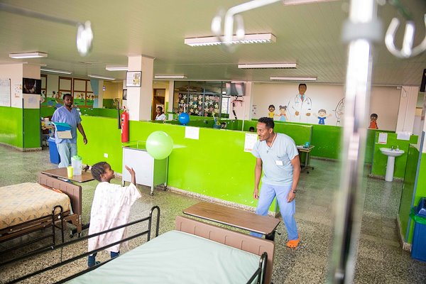 Our Leg Reconstruction Assistant takes some time to play balloon volleyball with a patient.