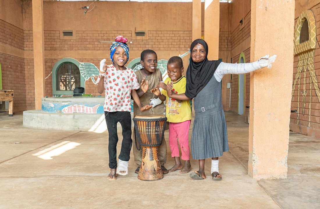 Kadidja (from left to right), Moctar, Mousbahou, and Ikilima are having fun playing tam-tam!