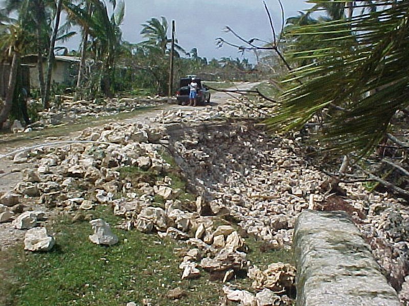 Les dégâts causés aux infrastructures par le cyclone Heta (2004).
