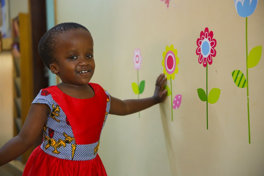 Darlene paid us a visit, and she loved the flowers on our walls.