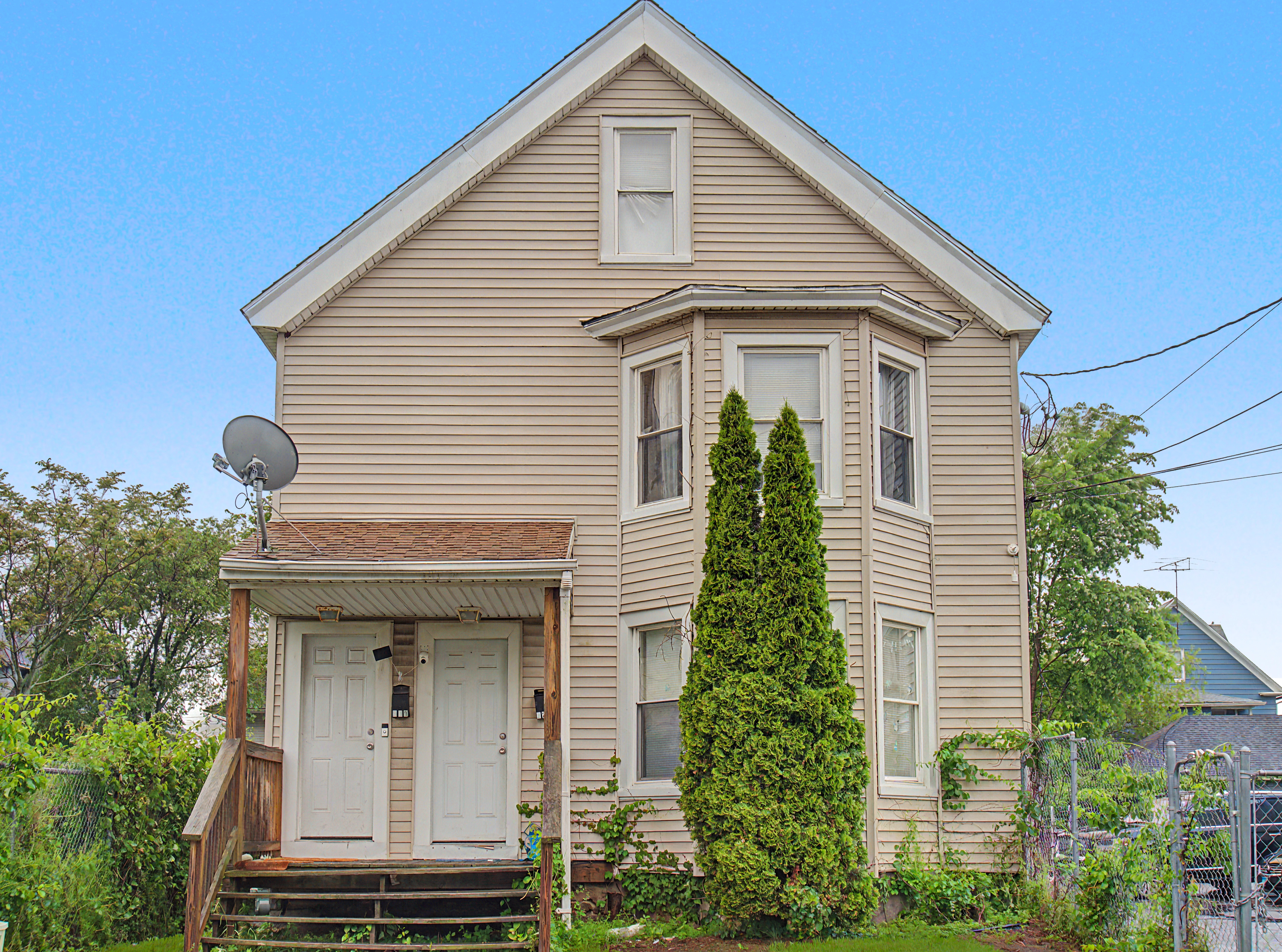 Home in Bridgeport, Connecticut, photographed by Ari Lee