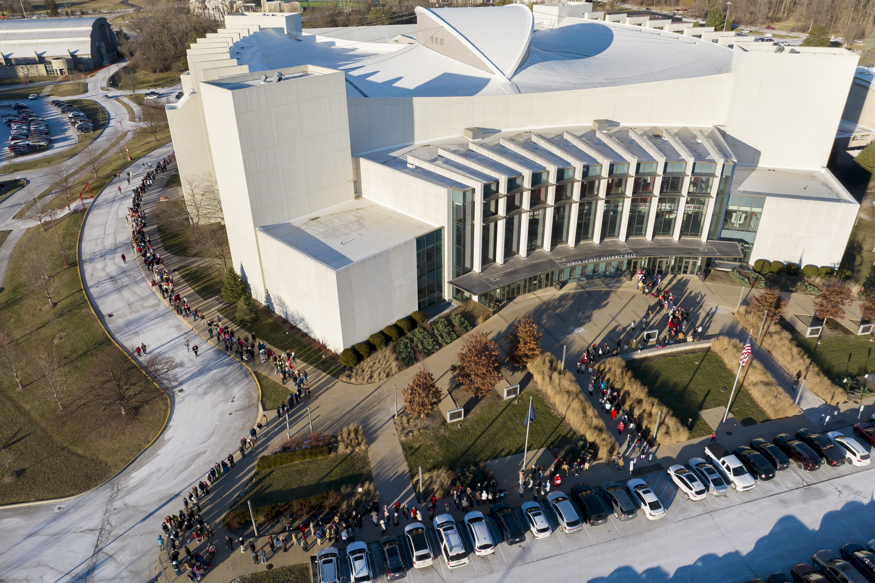 Hoosier fans wait in line to receive their rally towels at Simon Skjodt ...
