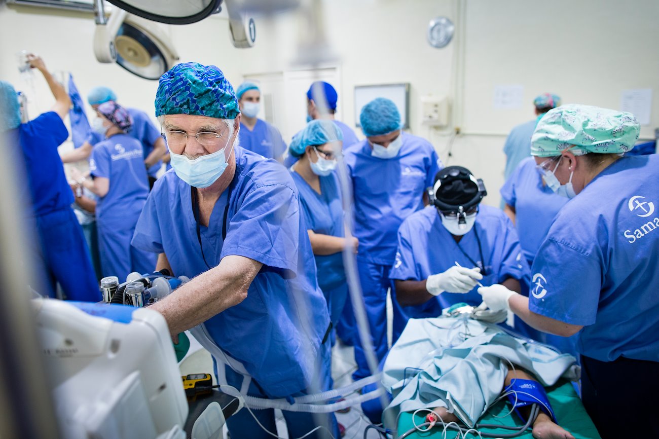 Samaritan’s Purse doctors and nurses fill the operating room at Hospital Shalom.