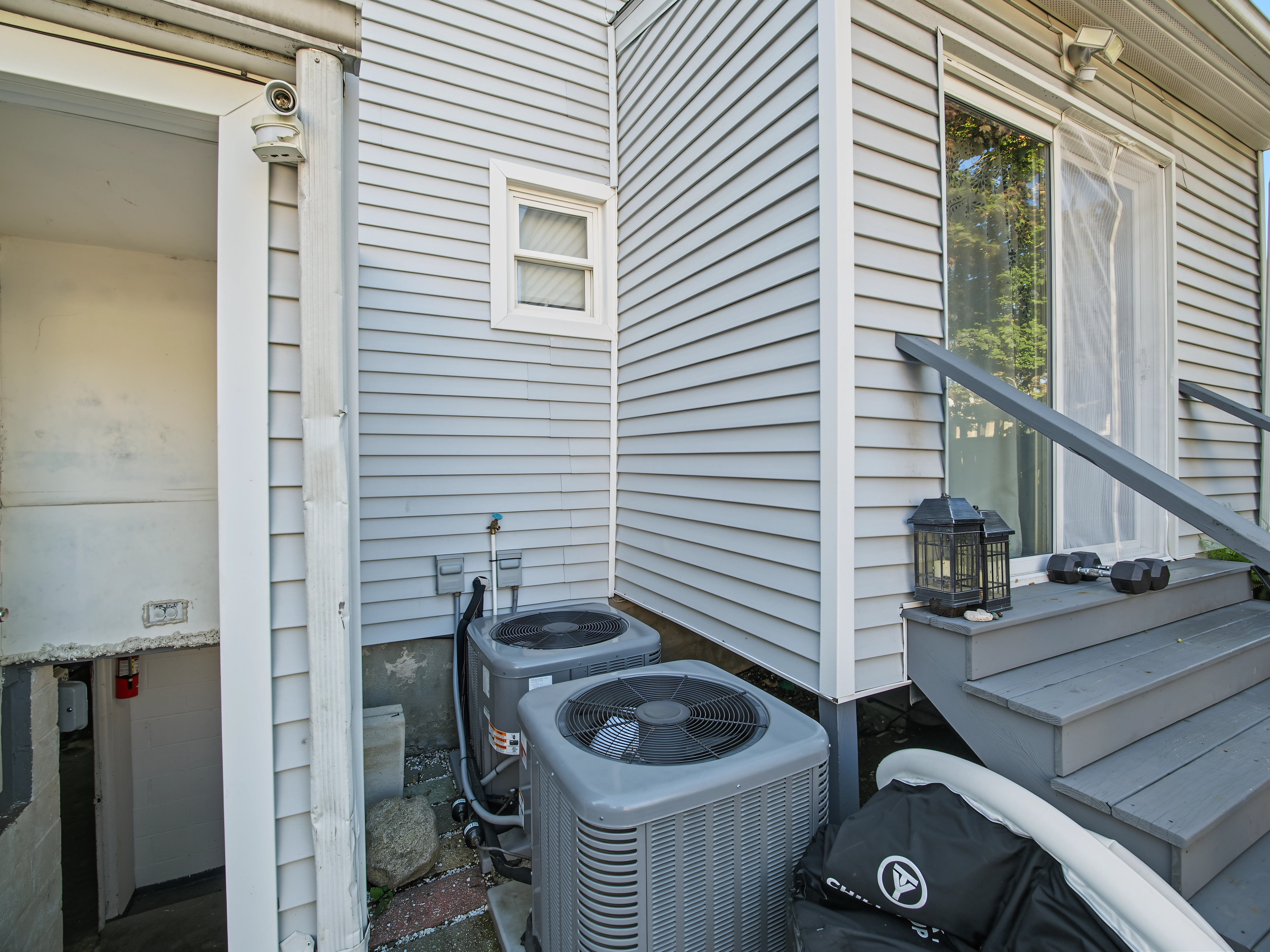 Home in Stamford, Connecticut, photographed by Ari Lee