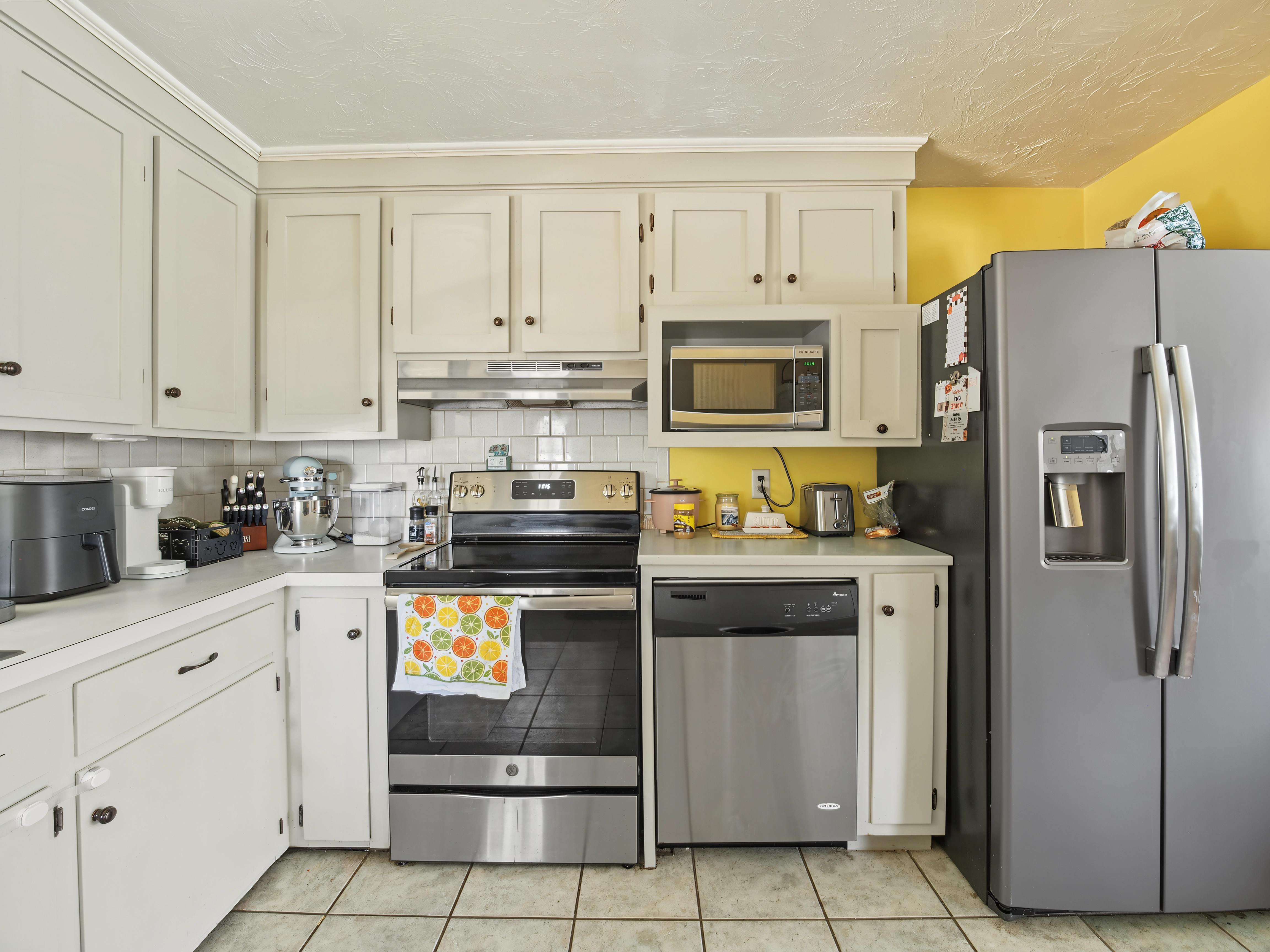 Home in Thompson, Connecticut, photographed by Ari Lee