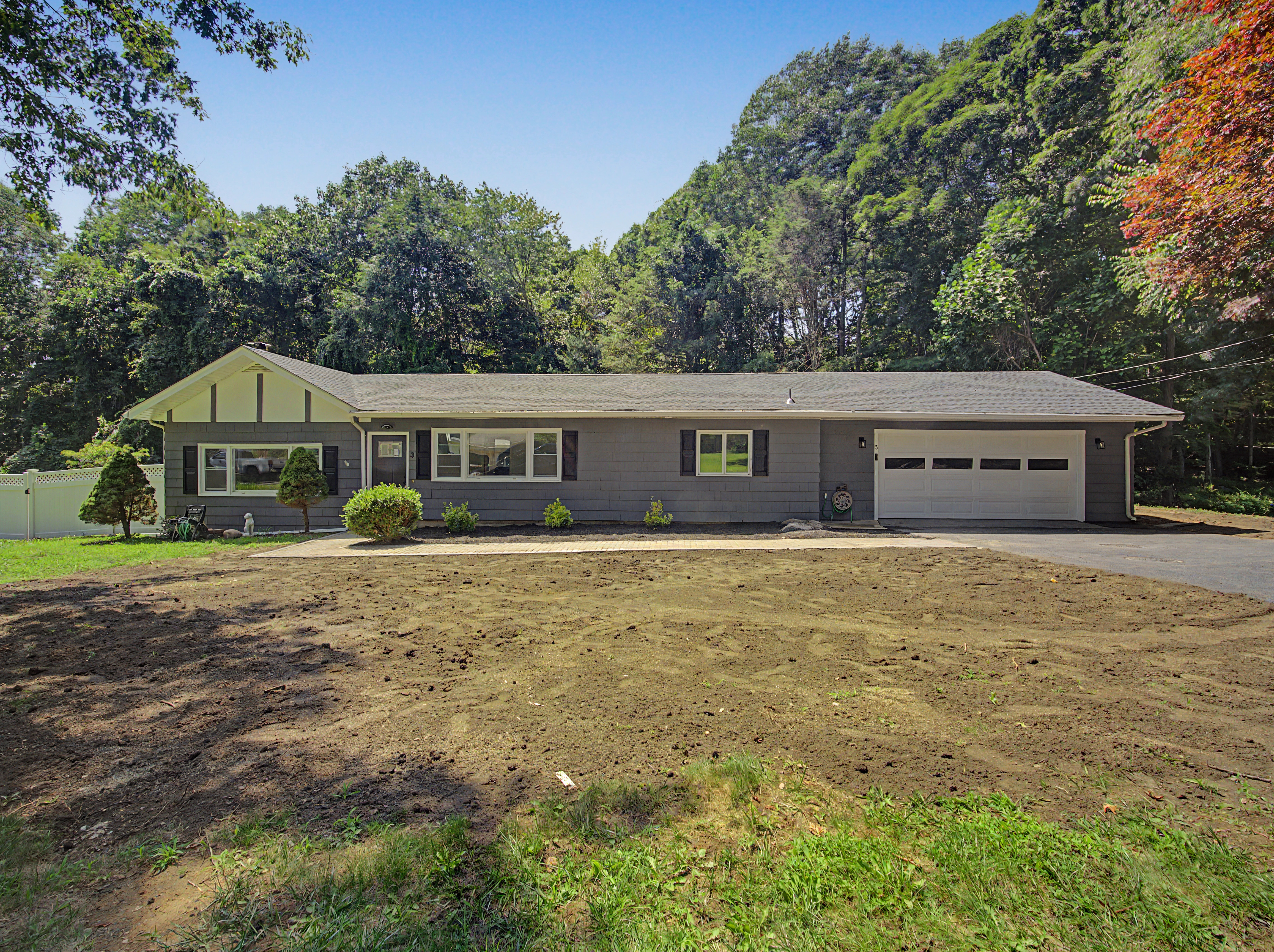 Home in Clinton, Connecticut, photographed by Ari Lee