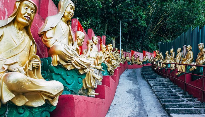 Read Ten Thousand Buddhas Monastery by Carlos Espinal