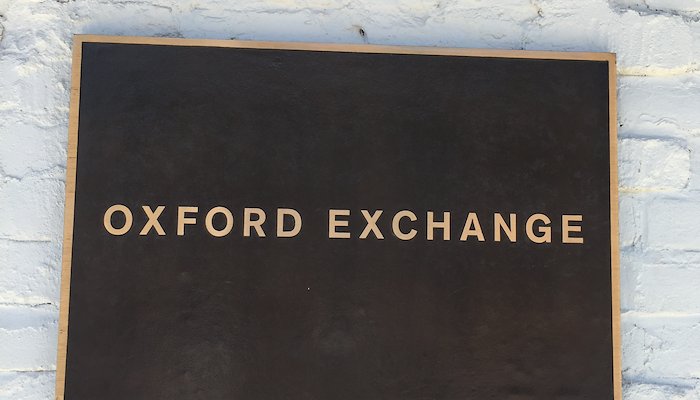 Read Oxford Exchange by Lynne Hayes