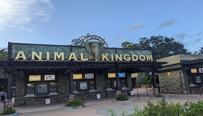 Read Disney's Animal Kingdom by Ryan Carey