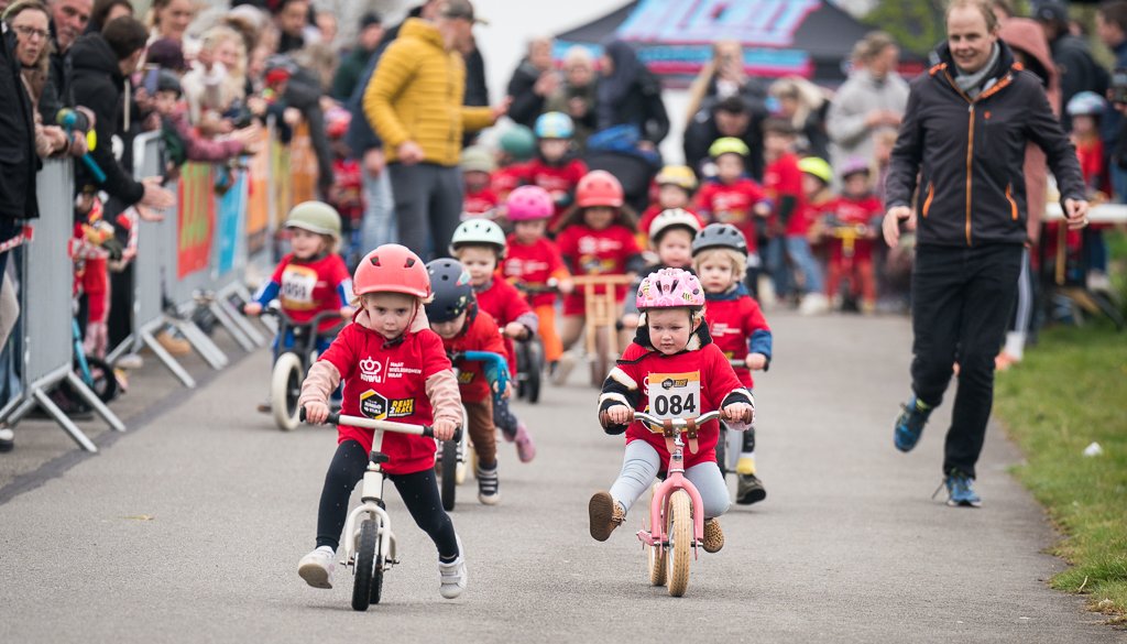 Read TommyTomato Kidsrace by Neal Beentjes