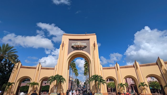 Read Universal Studios Florida by Ryan Carey