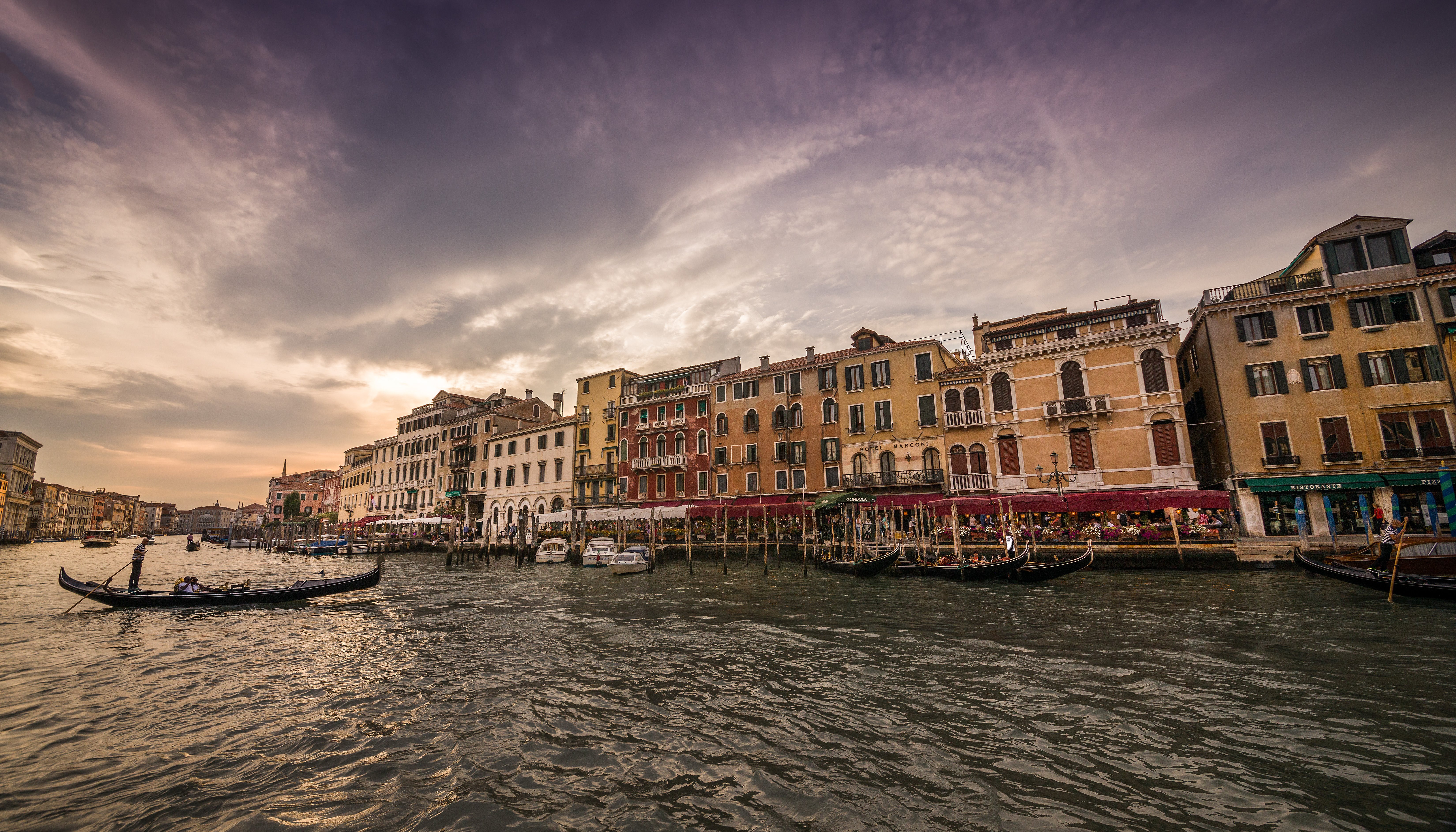 Read A Walk in Venice by Scott Kelby