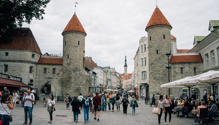 Read Estonia by Tracy Kennberg