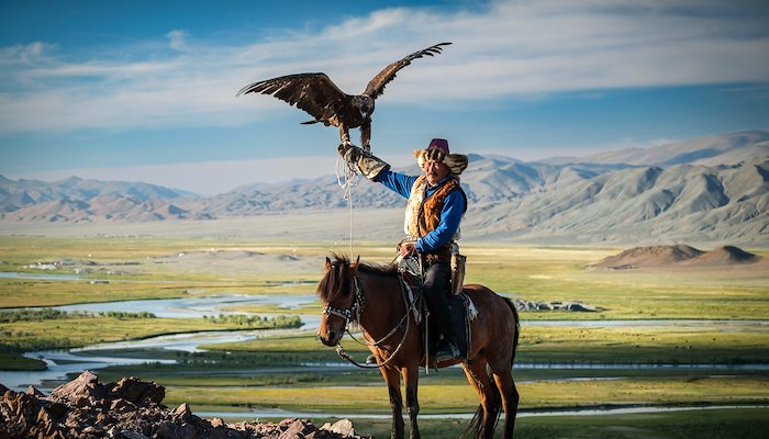 Read Mongolia - Dinosaurs and Eagle Hunters by Thorsten Mehret