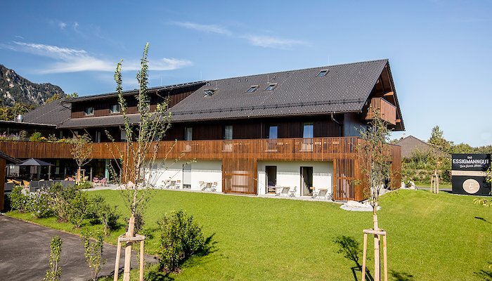 Read Modernes 3-Sterne-Hotel in Anif bei Salzburg by Jonas Schuster