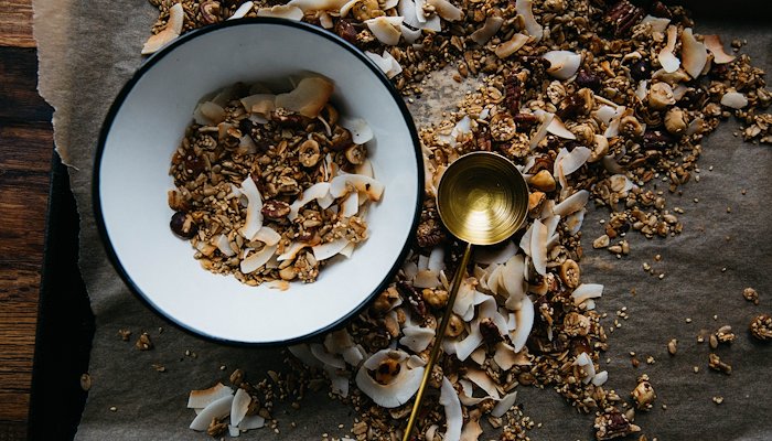 Read Chunky Winter Granola by The Cupboard