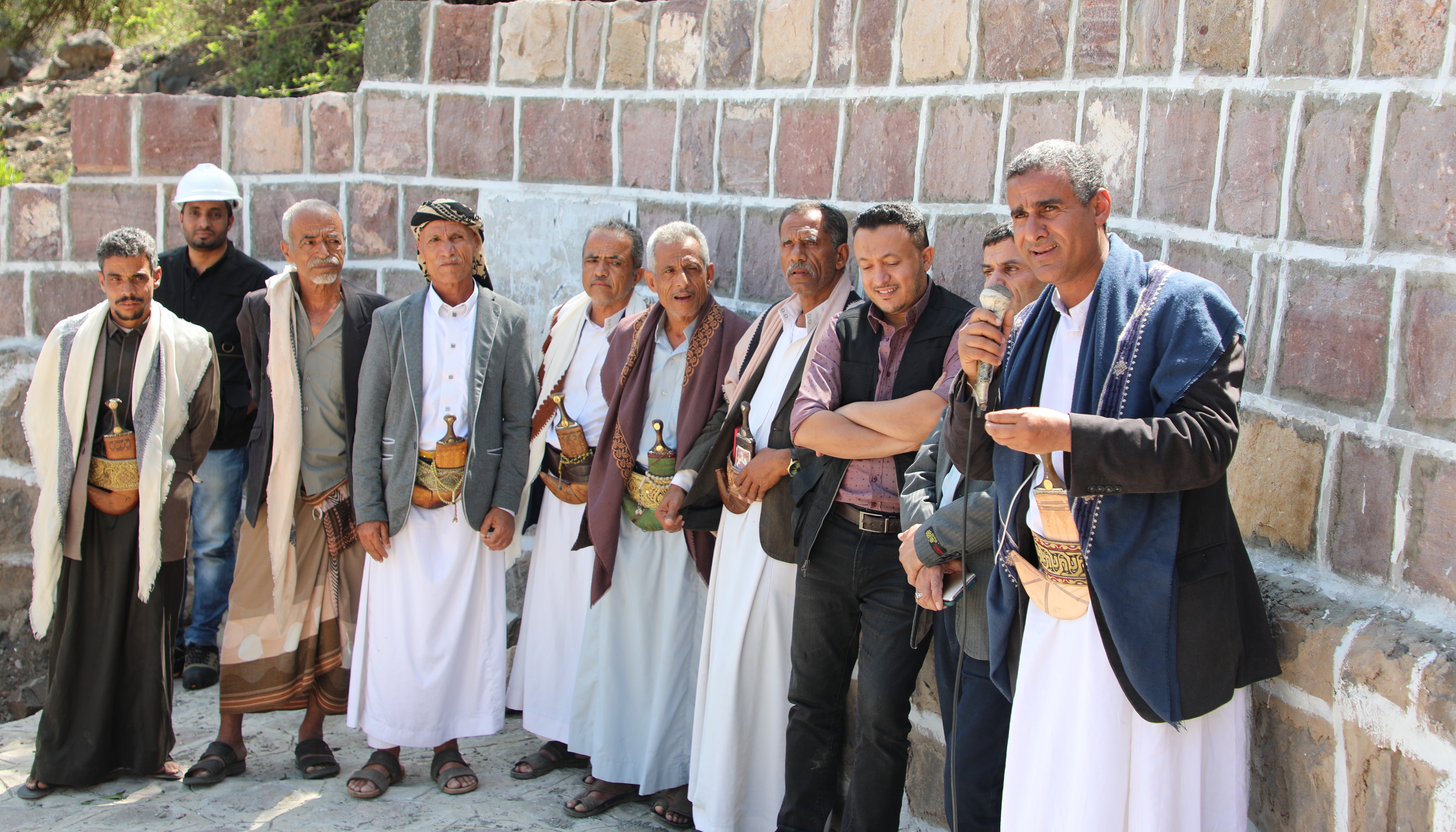 Read The Whole Village Benefits: Community Contracting in Yemen by Communications UNDP Yemen