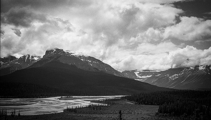 Read Banff and Jasper, Canada by Heidi Griffith