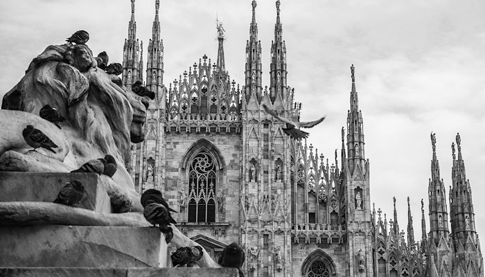 Read Milano by picturetravels