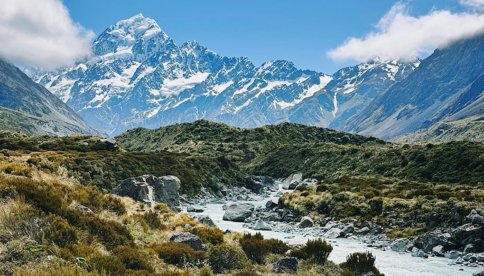 Read Hiking the Hooker Valley Track by Brandon Wang