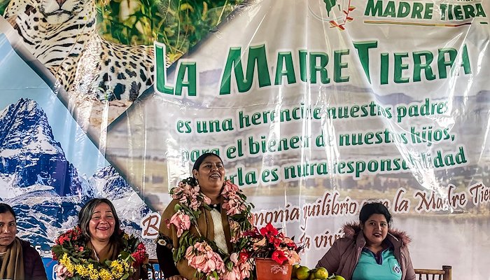 Read La Autoridad Plurinacional de la Madre Tierra y ONU Mujeres trabajan por una gestión ambiental justa e igualitaria by ONU Mujeres Bolivia