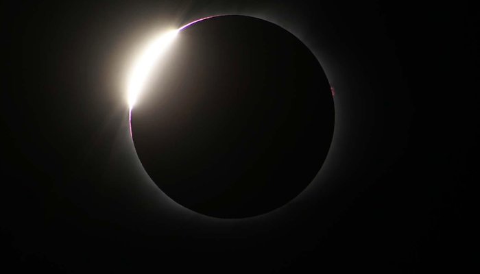 Read Photographing the total solar eclipse by Sabrina Stanifer