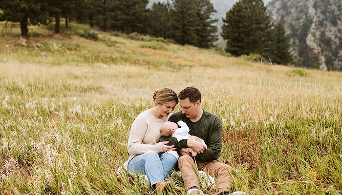 Read Lifestyle Outdoor Newborn Session in The Rocky Mountains by Ashleigh Cropper