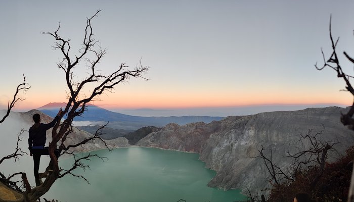 Read Mount Ijen by Saurebh Siyal