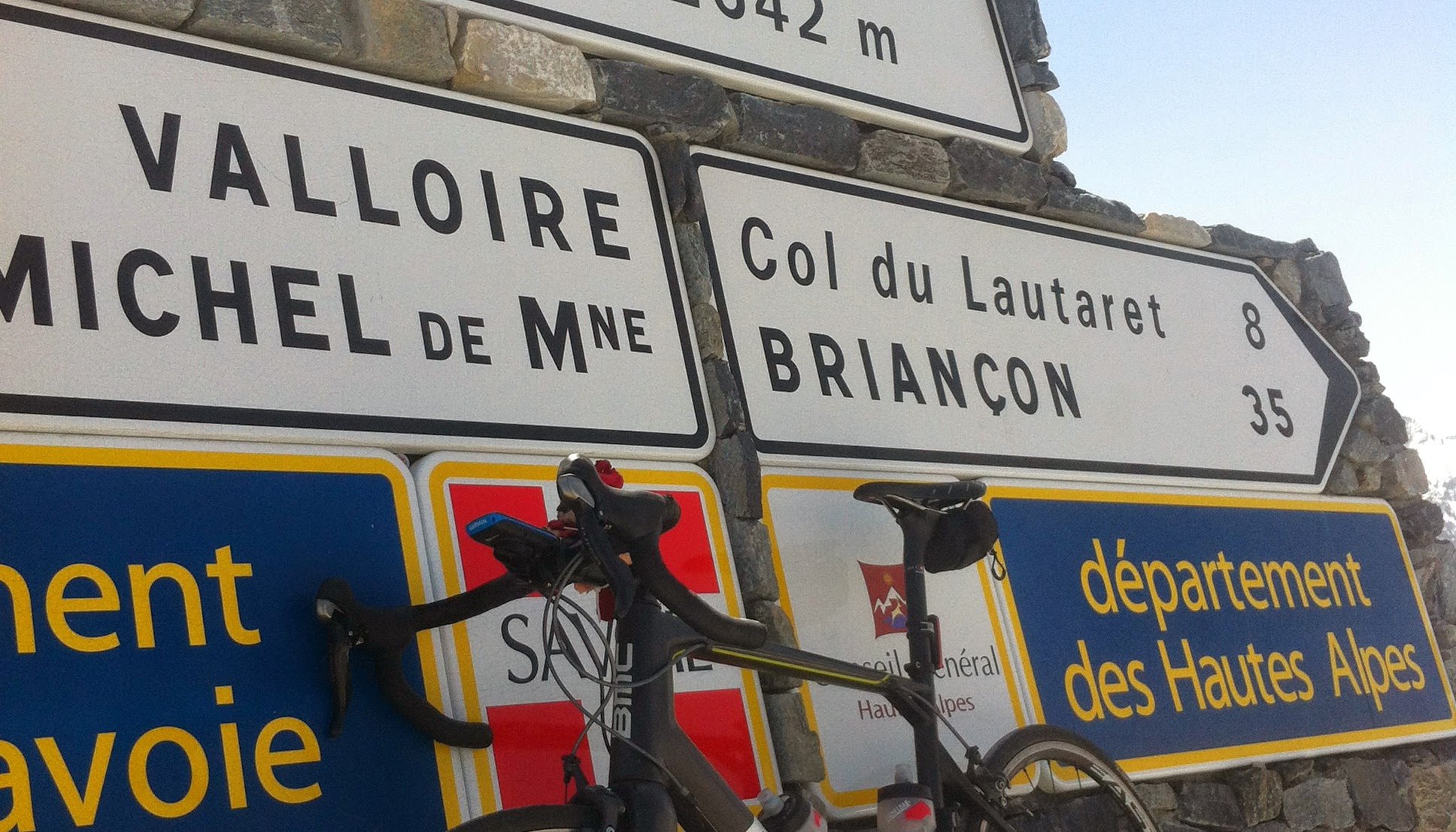 Read Les Dix Alpes (2014) by EAT MORE LARD
