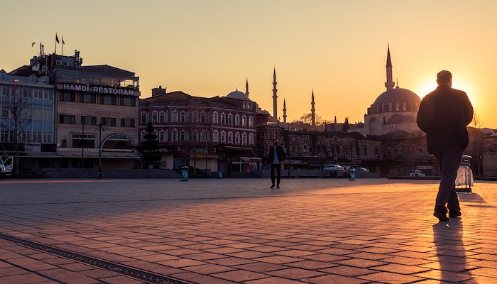 Read Coronavirus Pandemic: Empty Streets in Istanbul by Miki Takes Photos