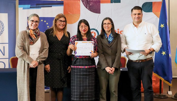 Read Procesos de formación en gestión pública hacia la igualdad de género a mujeres electas para el periodo 2024-2027 by PNUD Guatemala