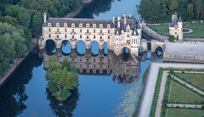 Read Flying over Chenonceau by Jean-Marie Grange