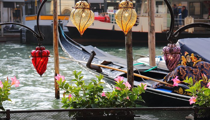 Read Murano, Painted in Glass and Time by 