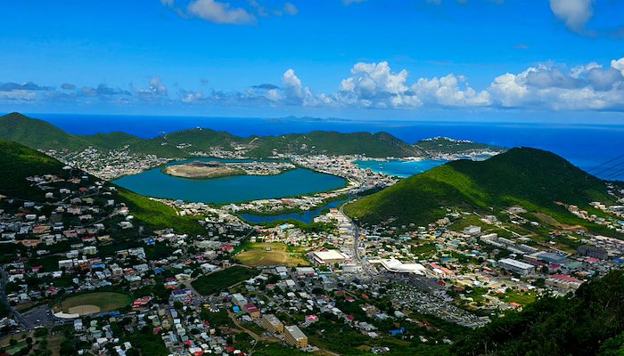 Read Experiential Journeys in St. Maarten by Sapphire Kharyzma