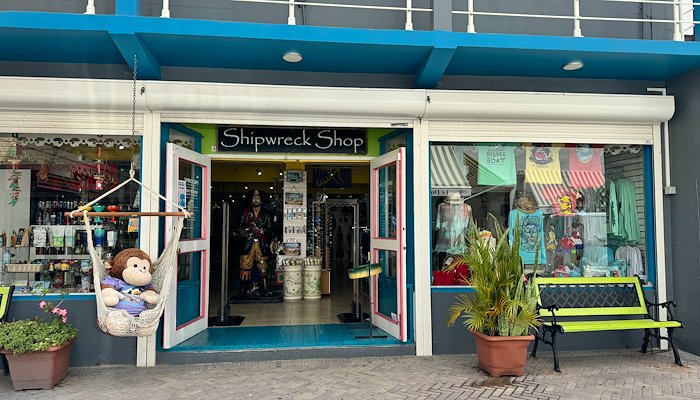 Read SPAS & SHOPPING IN ST. MAARTEN by Sapphire Kharyzma