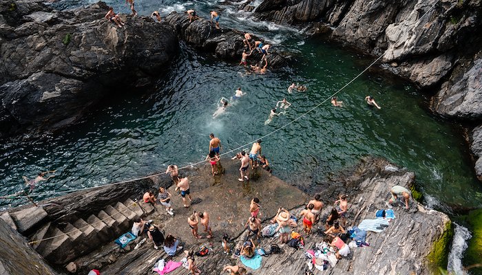 Read Day Trip to Cinque Terre ! by Paolo Taverna