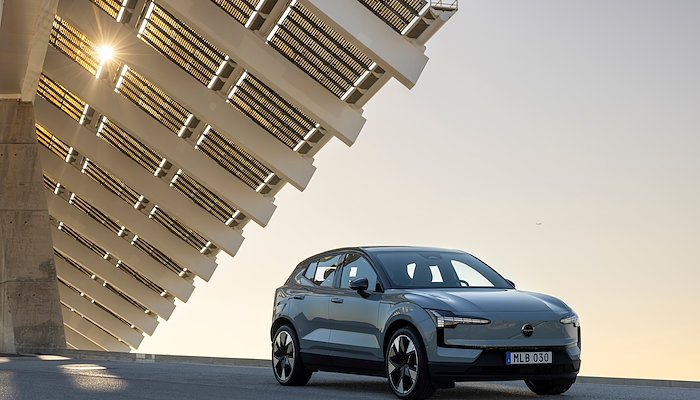 Read Así es cómo Volvo está adoptando un enfoque revolucionario en materiales y sostenibilidad by Oliver Tapia