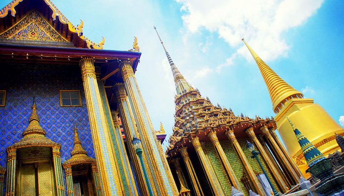 Read Exploring Bangkok by Elle-Rose Williams
