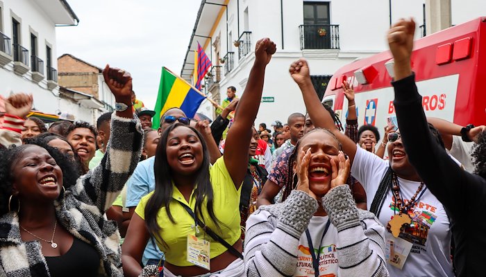 Read JÓVENES CORREDORES DE PAZ by PNUD Colombia