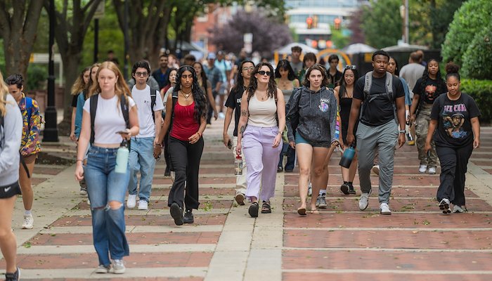 Read A lively first day of classes by VIRGINIA COMMONWEALTH UNIVERSITY