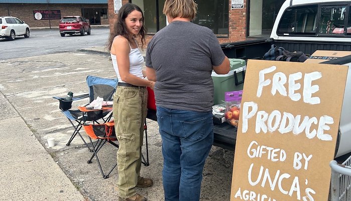 Read Agriculture Students’ Post-Storm Harvest Brings Fresh Produce to Those in Need by UNC Asheville