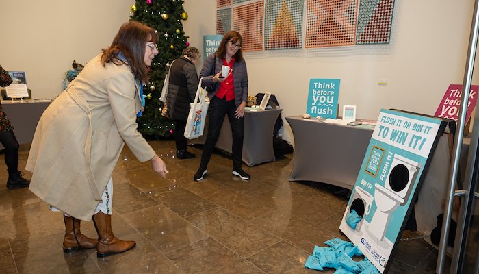 Read Ocean Heroes: Inspiring Change one Flush at a Time by Clean Coasts