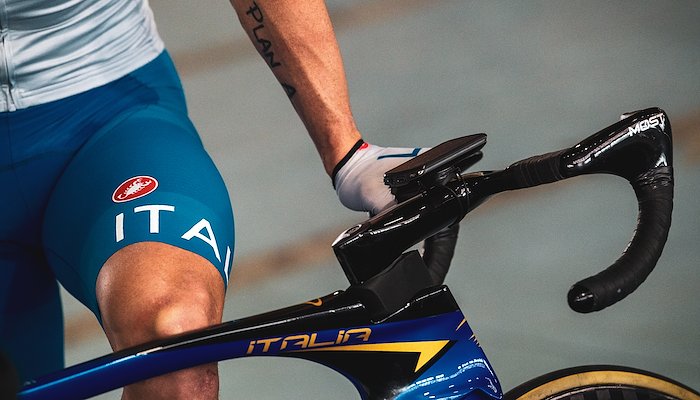 Read A day on the track by andrea pozzobon