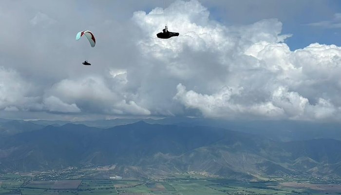 Read Eagles in the Valle de Cauca by KAVU