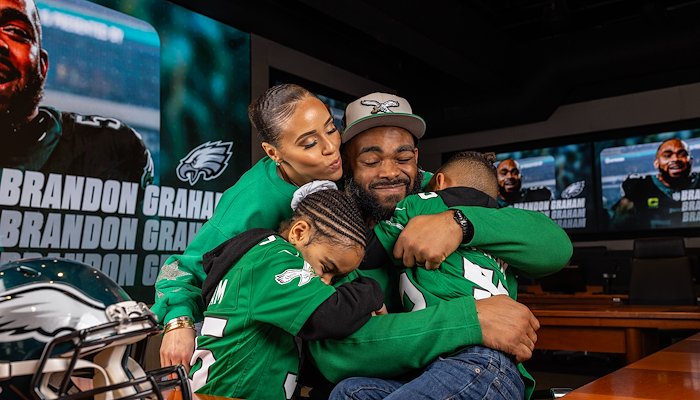 Read Brandon Graham: A Champion On and Off the Field by Philadelphia Eagles