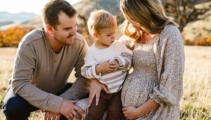 Read Southern Oregon Fall Outdoor Maternity Session by Ashleigh Cropper