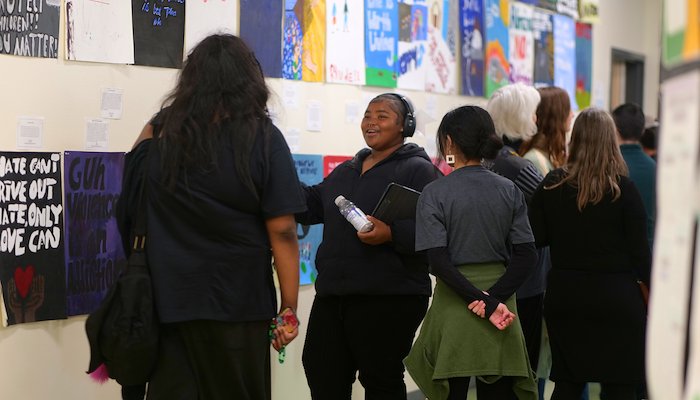 Read Where Oakland Shines by Karen Fee