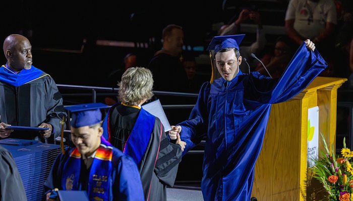 Read Graduation Moments&nbsp; by JCCC